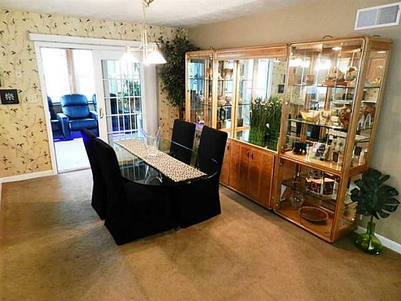 3rd image of 81 Laurel Dr