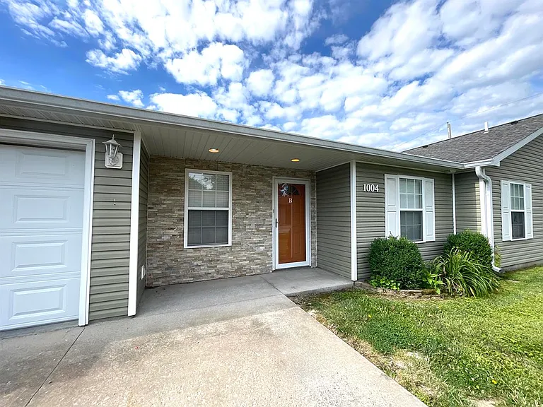 1004 N Radcliffe St #B — Photo 1