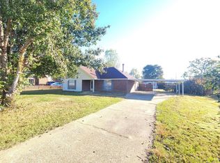 1400 Hogan Rd, Deatsville, AL 36022