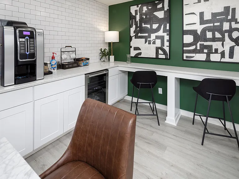 875 Franklin Gtwy SE — Photo 18