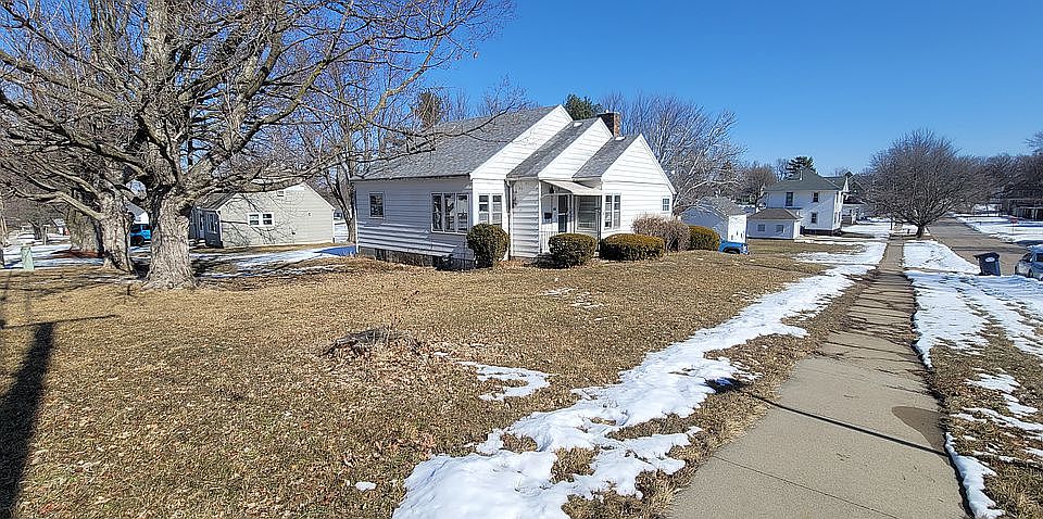 1st image of 706 W Walnut St