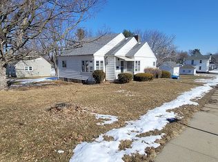 706 W Walnut St, Williamsburg, IA 52361