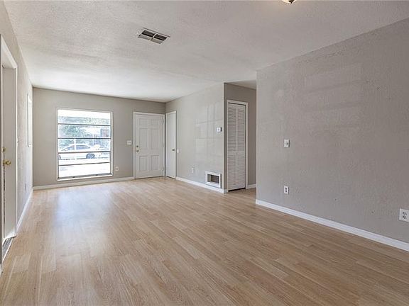 3rd image of 8605 Chinaberry Dr