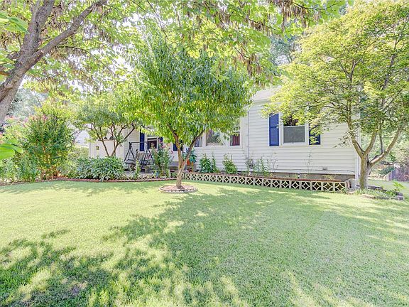 3rd image of 120 Saint Nicholas Ln