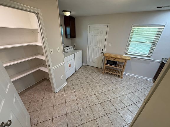 3rd image of 1297 Credle Rd