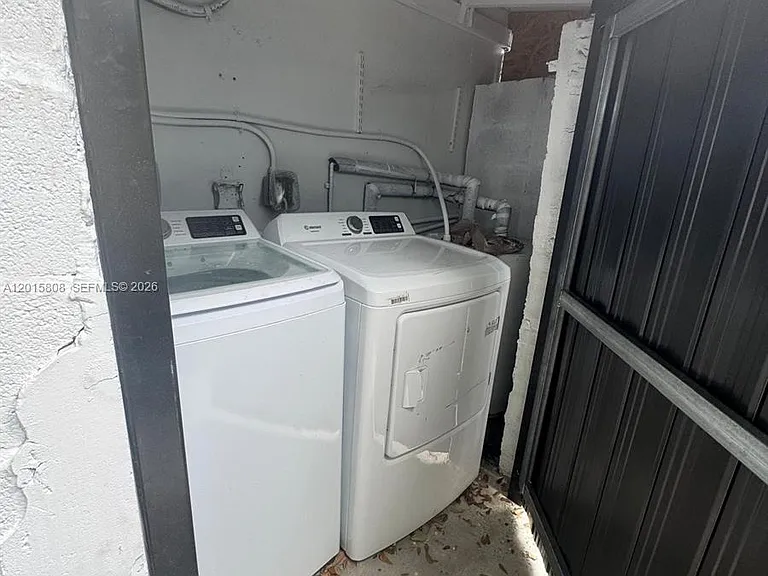 833 NW 75th St — Photo 3