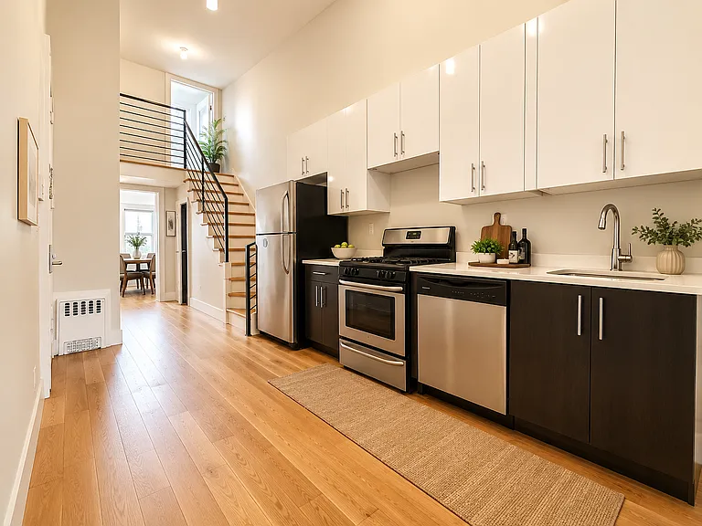 336 Melrose St #3L — Photo 2