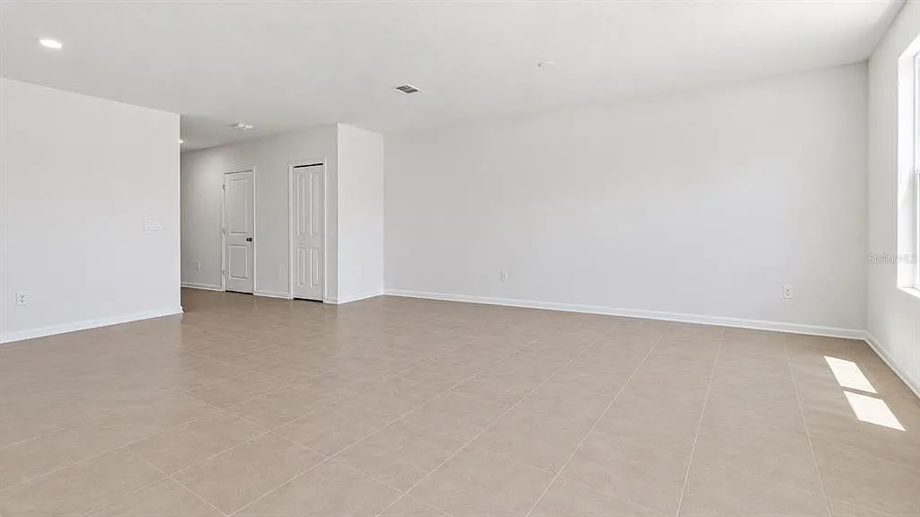 4 bed, 3.0 bath, 1880 sqft, $2,390 — Photo 3