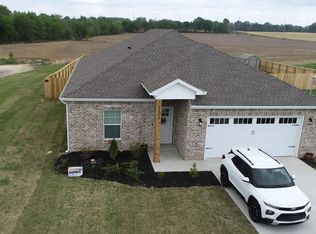 2124 Crowne Hts, Newbern, TN 38059