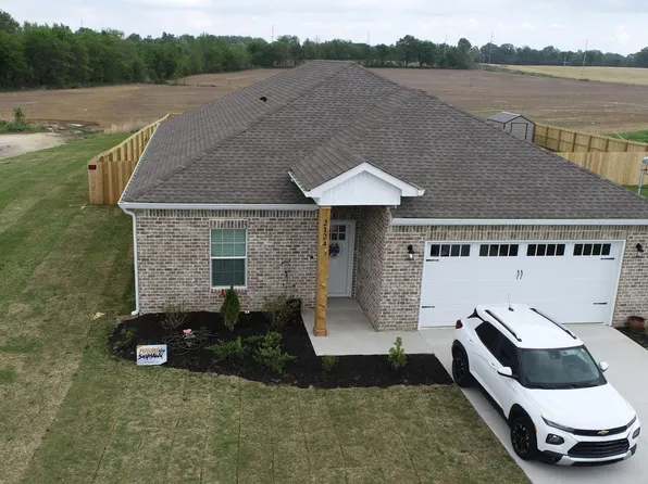 2124 Crowne Hts, Newbern, TN 38059