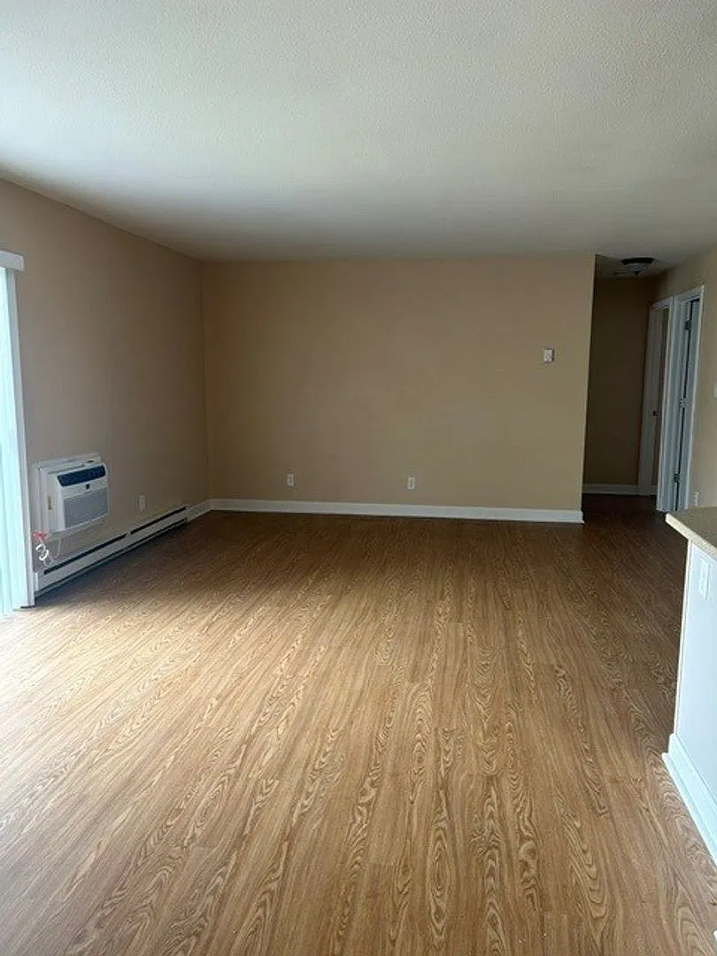 Somers Apartments — Photo 2