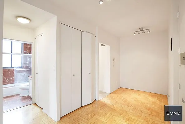 Rented by Bond New York | media 9