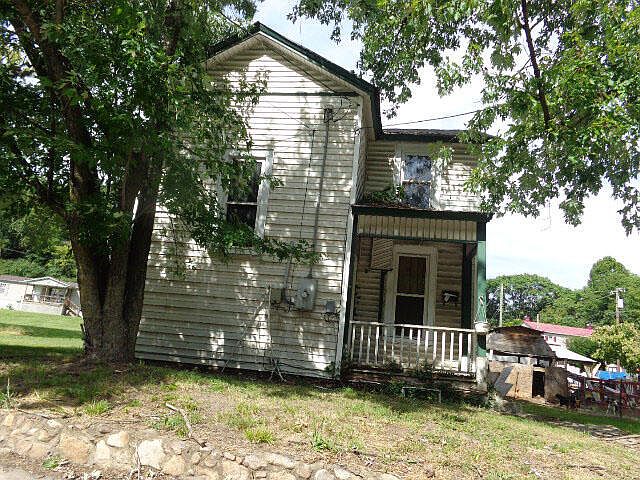 1st image of 913 W 29th St