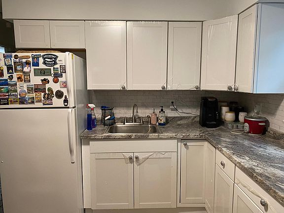 3rd image of 1160 Rockland Ave #2A