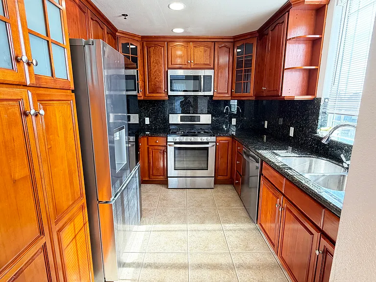 5132 Maplewood Ave #305 — Photo 8