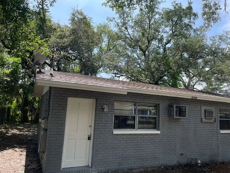 10106 N Lantana Ave — Photo 2