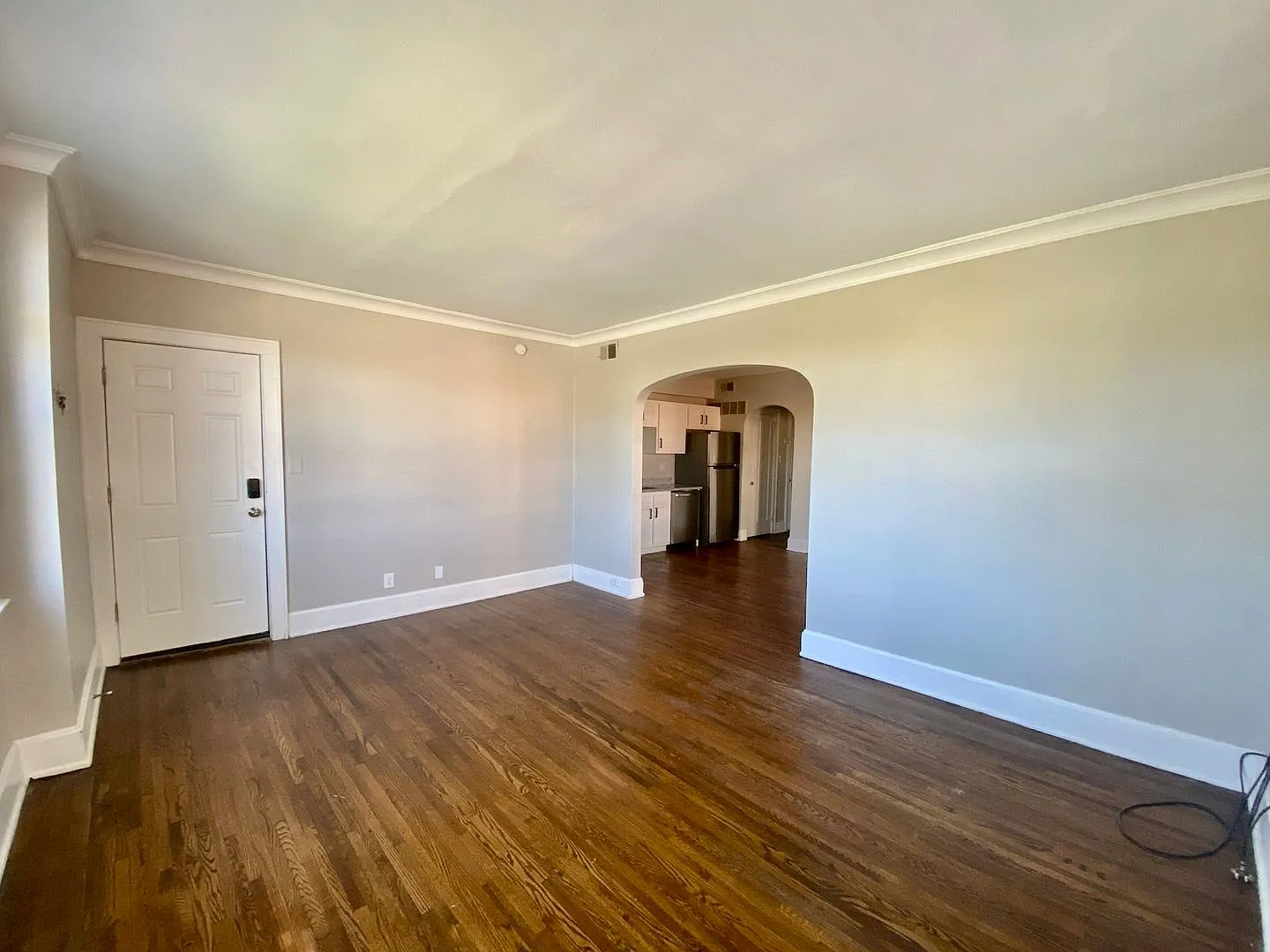 1029 Dana Apts — Photo 4