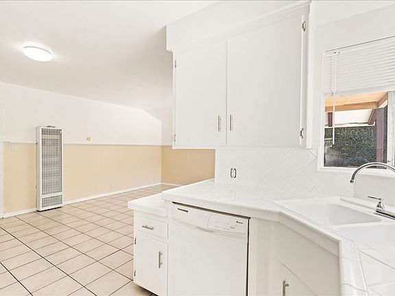 5th image of 6803 Long Beach Blvd APT A