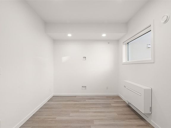 5th image of 1102 Esquimalt Rd #205