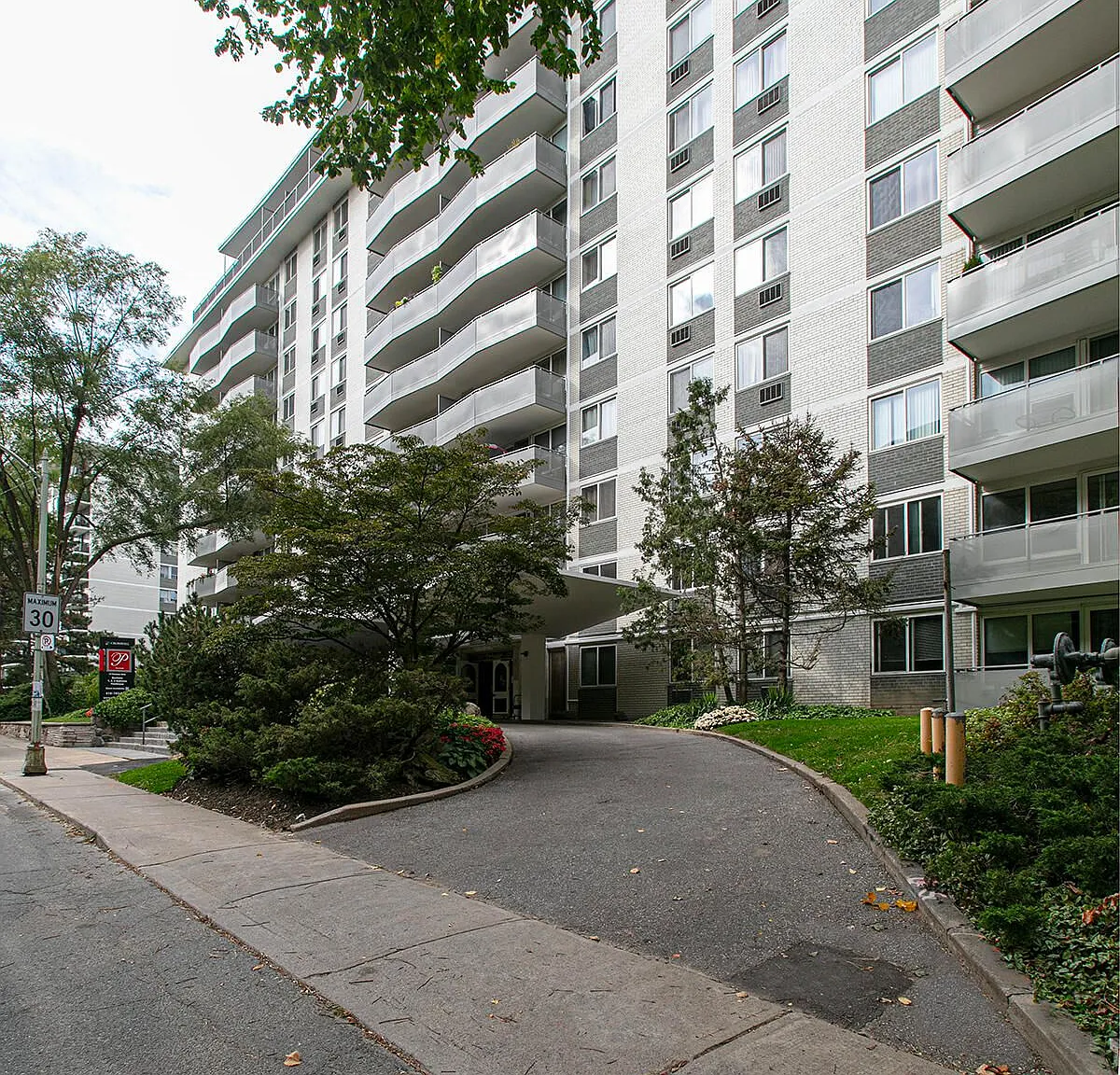 10 Shallmar Blvd — Photo 1