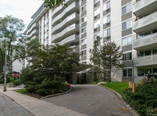 10 Shallmar Blvd #201, Toronto, ON M5N 1J4
