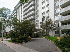 10 Shallmar Blvd
