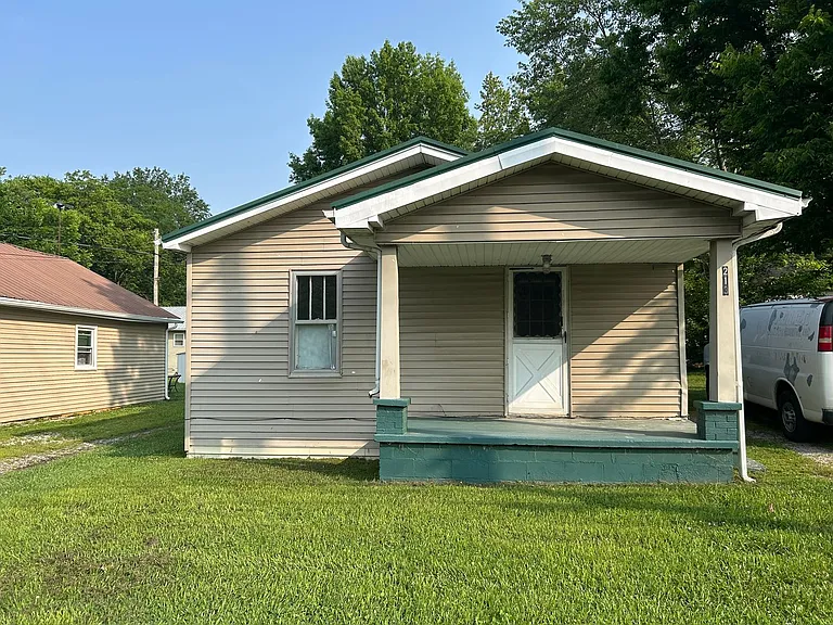 213 Humble Ave — Photo 1