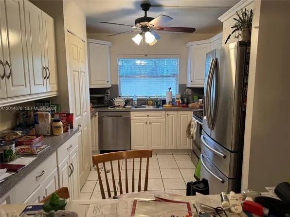 9781 Sunrise Lakes Blvd APT 202, Sunrise, FL 33322