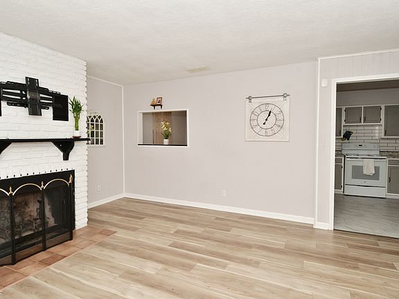 4th image of 2807 Dietz St