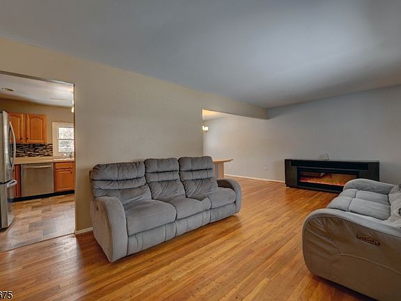 5th image of 139 Sunset Ave