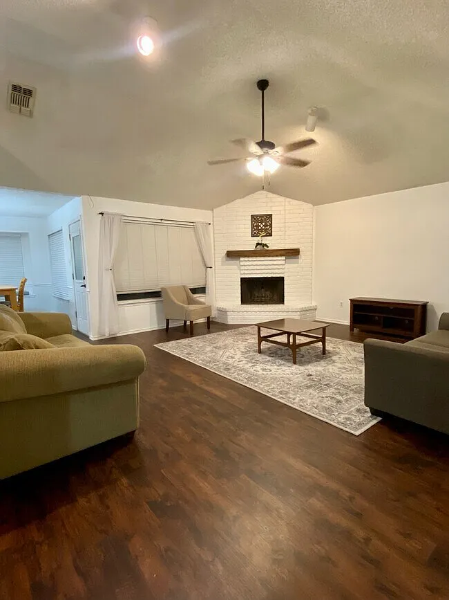 3 bed, 1566 sqft, $1,875 — Photo 3