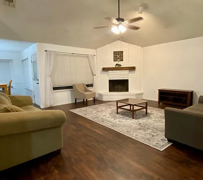 2401 Kline Cir — Photo 3