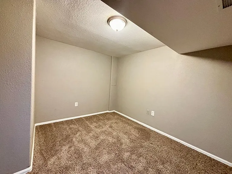 1044 S Paris Ct — Photo 23