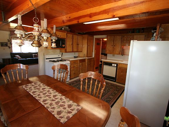 5th image of 305 E Barker Blvd
