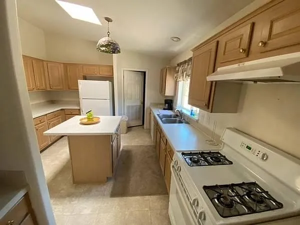 3 bed, 1294 sqft, $2,800 — Photo 4