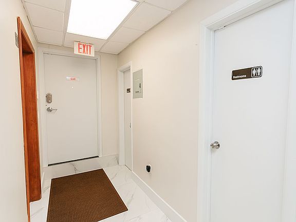 2nd image of 1911 Harrison St