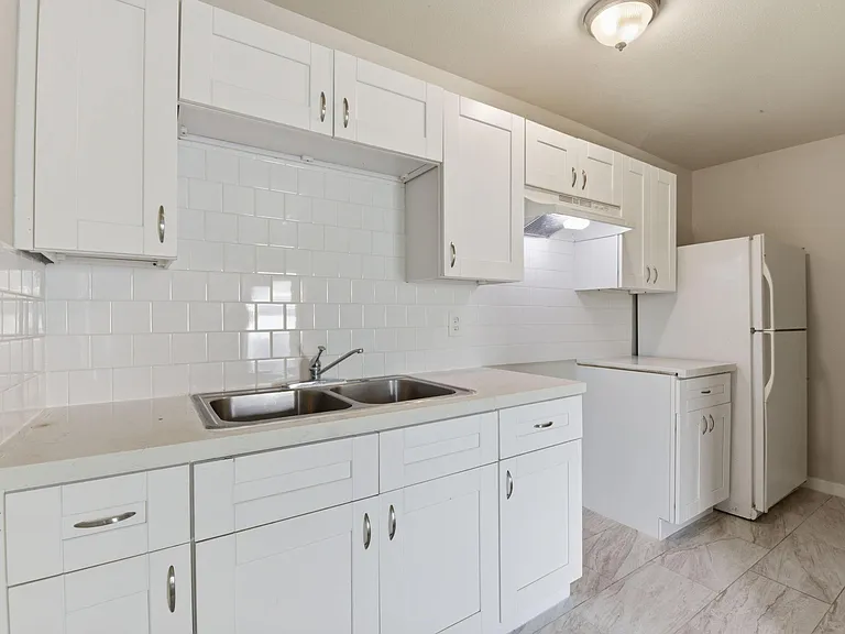 303 Gans St #B — Photo 10