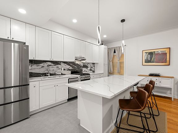 3rd image of 6015 Kennedy Blvd E #5A