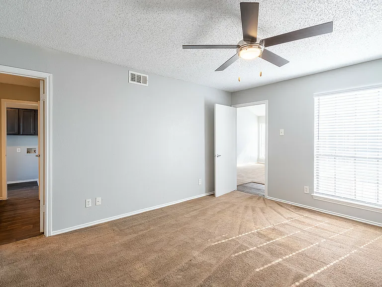 La Prada Place Apartments — Photo 18