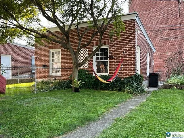 522 N Saint George St — Photo 16