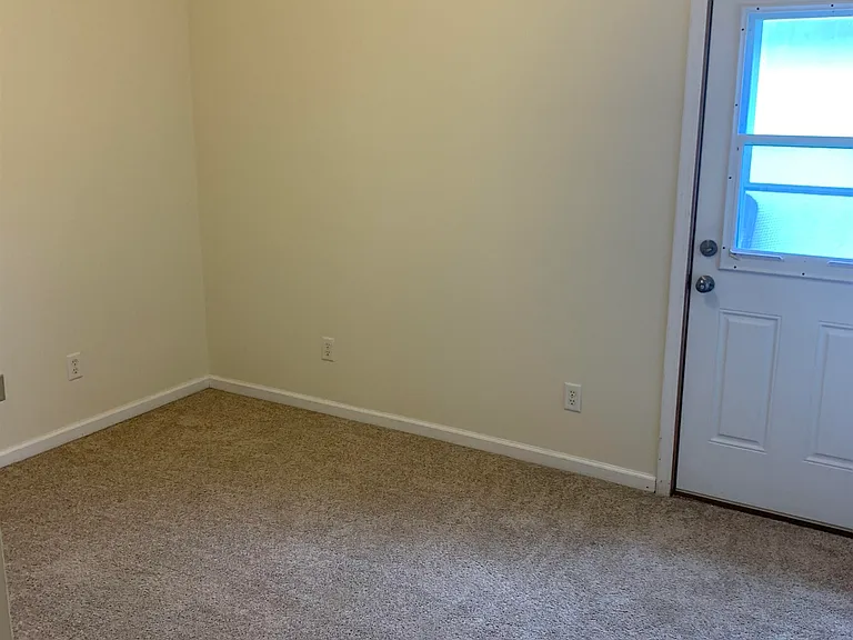 211 Royal Palms Ave — Photo 10