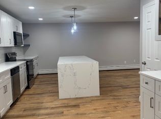 65 Oaklawn Ave #114, Cranston, RI 02920