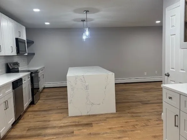 65 Oaklawn Ave, Cranston, RI