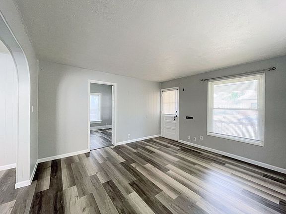 3rd image of 627 E 5th Ave