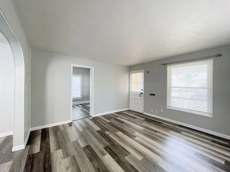 627 E 5th Ave — Photo 3