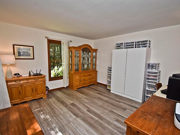 3rd image of 12 Mossy Ln