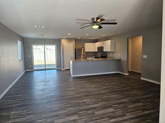 5th image of 2042 E Julian Dr