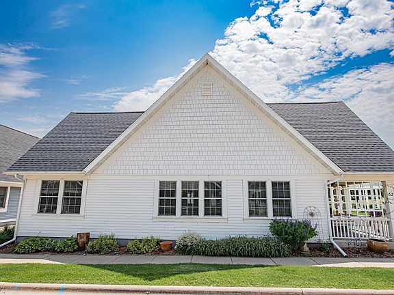 3rd image of 62 Brickyard Ln