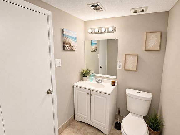 4th image of 1284 Royal Oaks Cv