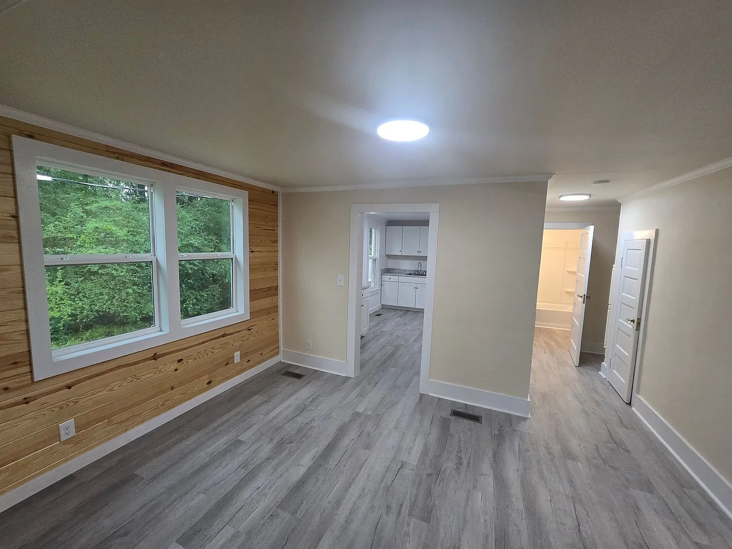 Adorable Bungalow In Sussex County — Photo 4